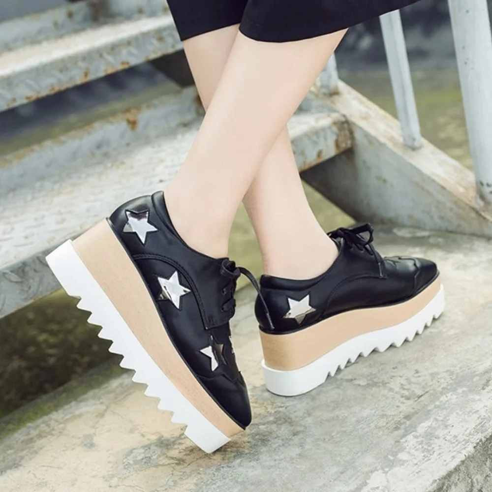 Stylish Black and Gold Women's Platform Shoes, Black w Silver Stars Sz 37(6.5)